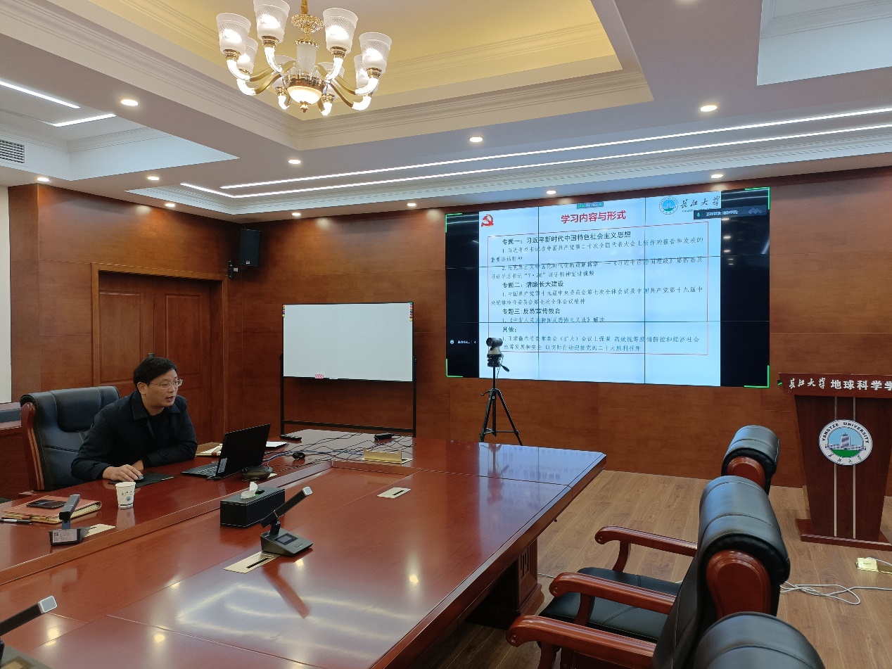 图片包含 室内, 桌子, 天花板, 窗户描述已自动生成 图片包含 室内, 桌子, 天花板, 窗户描述已自动生成